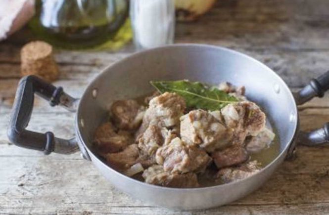 spezzatino mandorle e cipolle
