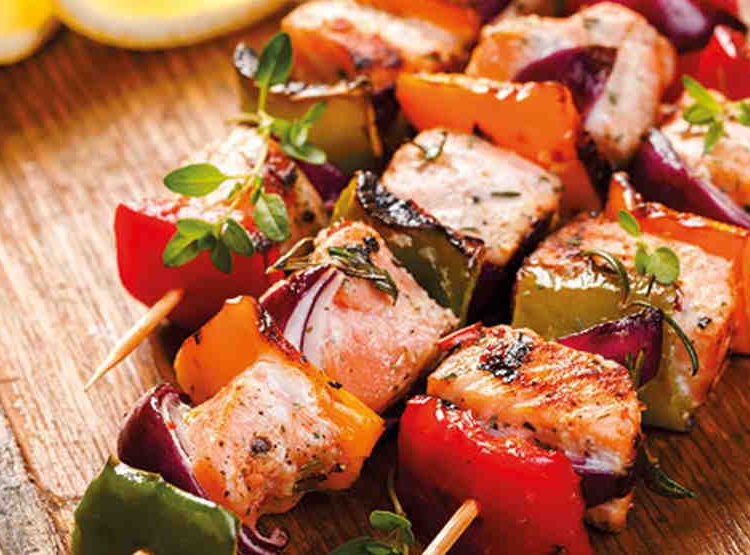 spiedini salmone e verdure