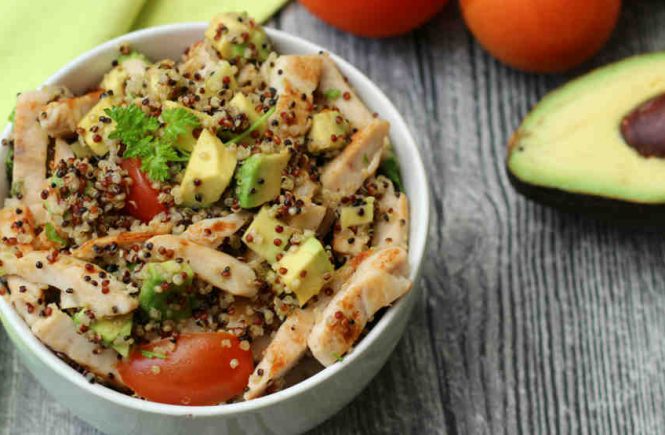 quinoa pollo e avocado