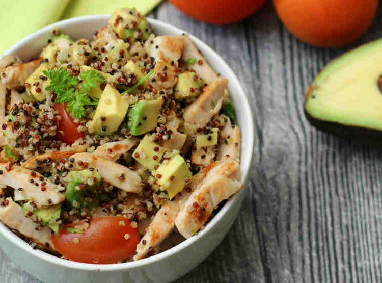quinoa pollo e avocado