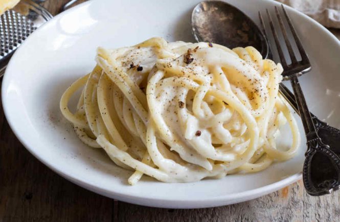 spaghetti cacio e pepe